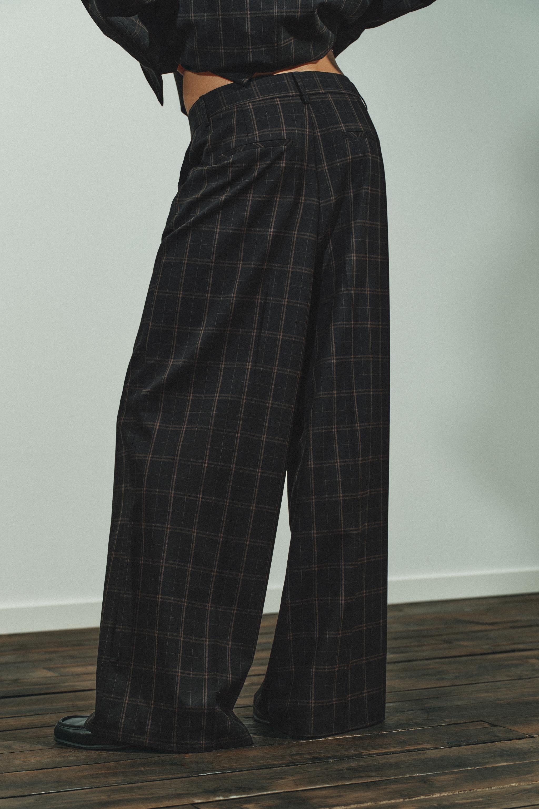 HIGH-WAISTED PLAID PANTS